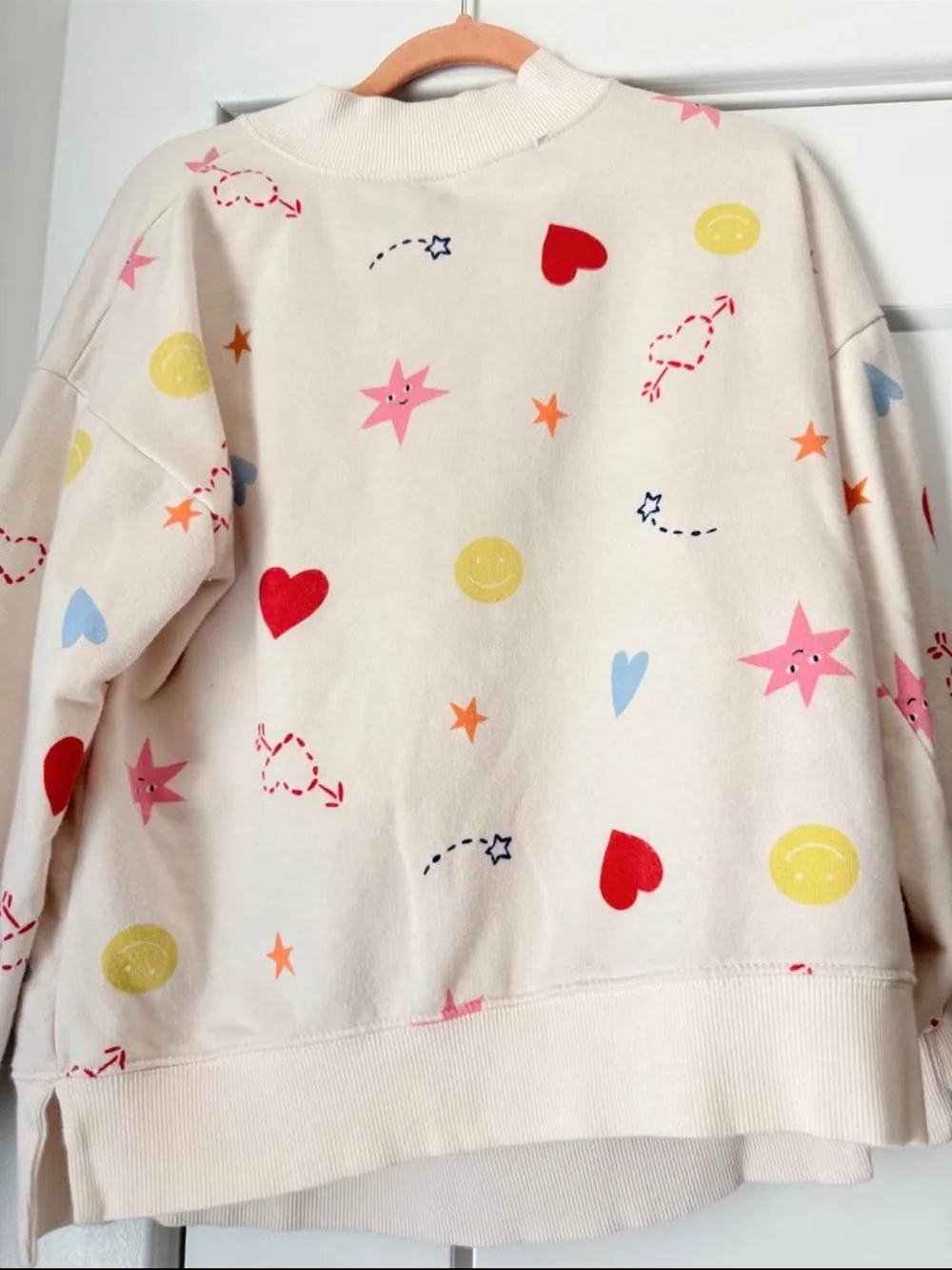 Old Navy size s 6/7 Kids Star & Heart Print Sweatshirt - Cream and Navy